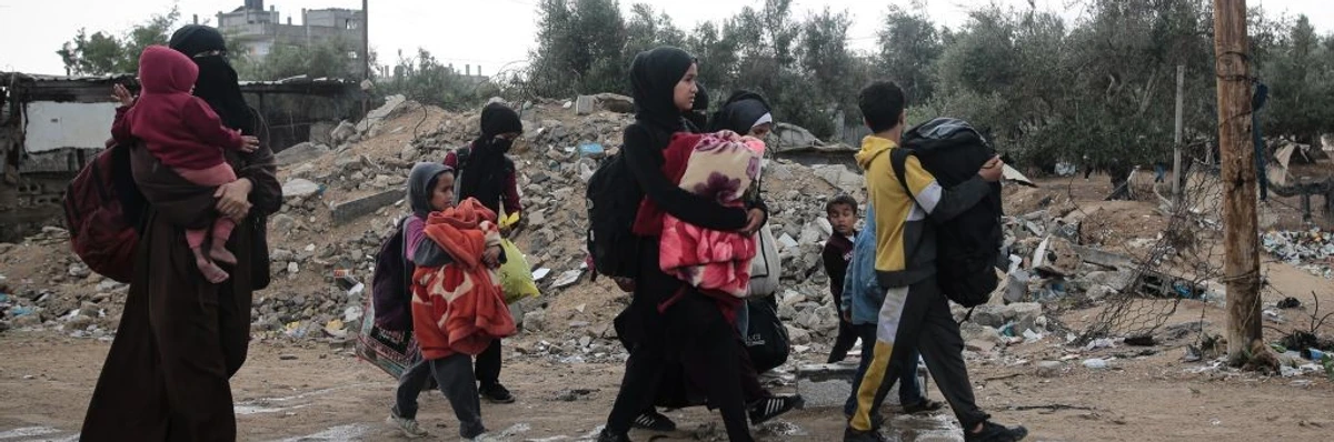 Palestinians migrate toward Khan Younis from Rafah